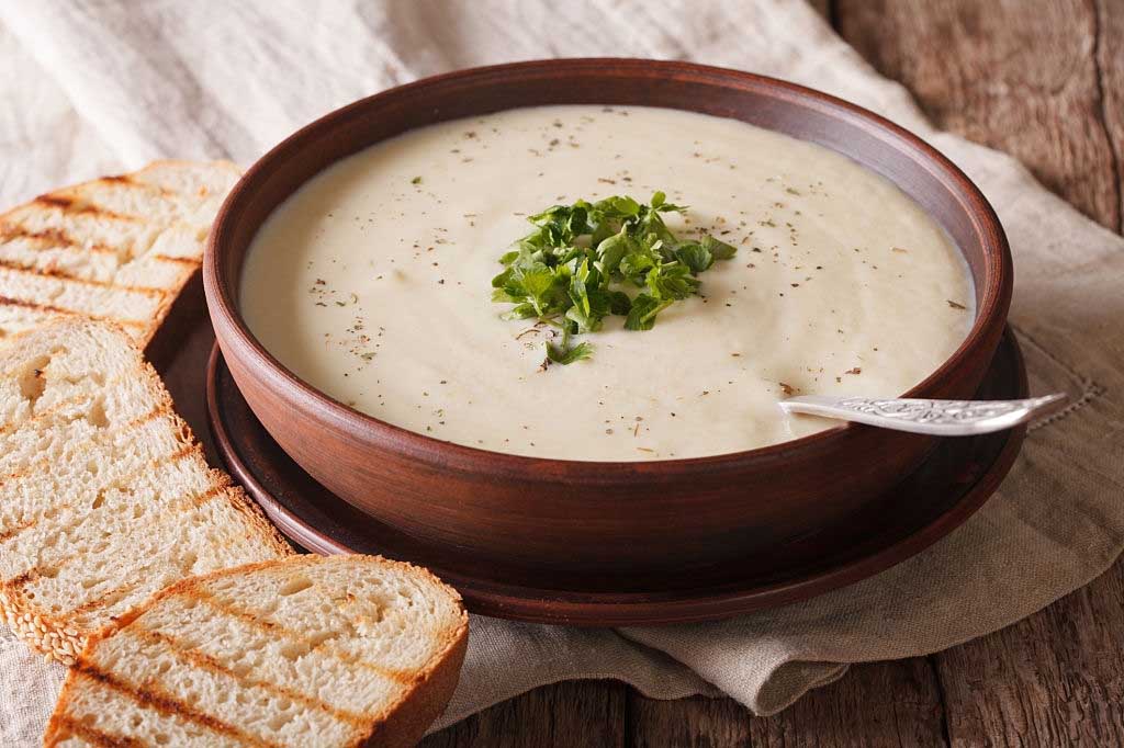 CREAMY CAULIFLOWER SOUP  WITH CRISPY PROSCIUTTO